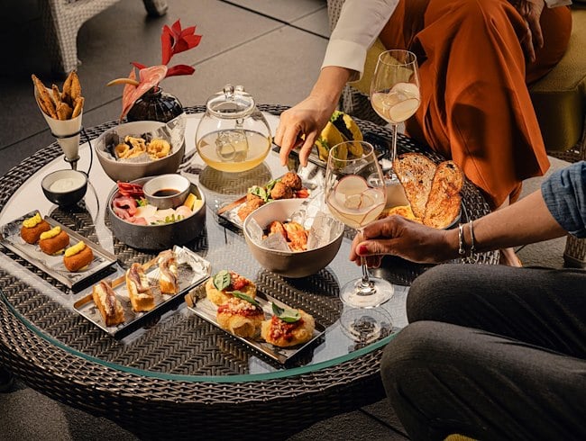 EL RITUAL COCKTAIL & TAPAS, IL RITO ESTIVO DELL’APERITIVO MILANESE